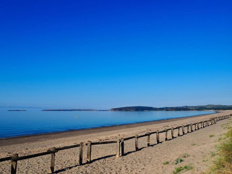 Beach Front Apartment Pwllheli Eksteriør billede
