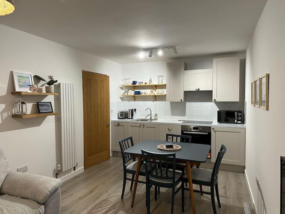 Beach Front Apartment Pwllheli Eksteriør billede