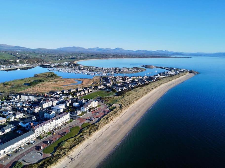 Beach Front Apartment Pwllheli Eksteriør billede